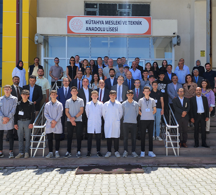 Gürok Grup’tan Kütahya Mesleki ve Teknik Anadolu Lisesi’ne laboratuvar  desteği:  “Rıza Güral Hidrolik – Pnömatik Laboratuvarı” açıldı